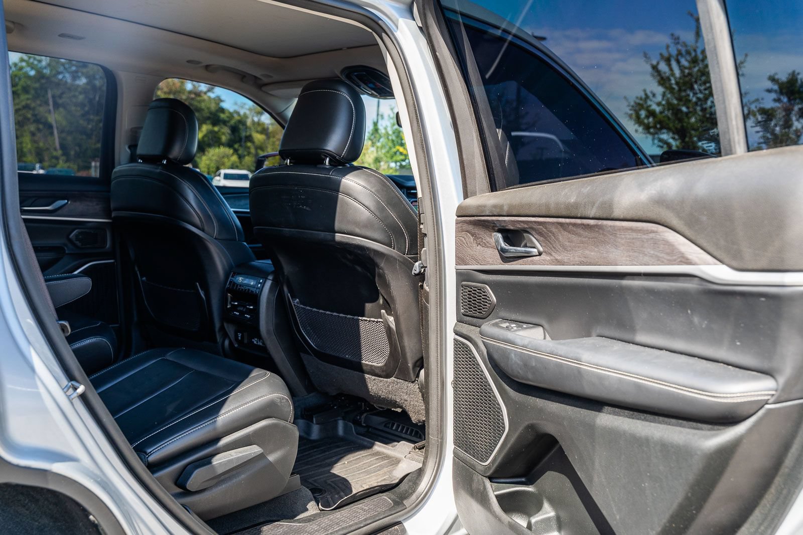 Used 2021 Jeep Grand Cherokee L Limited AWD/4WD image 13
