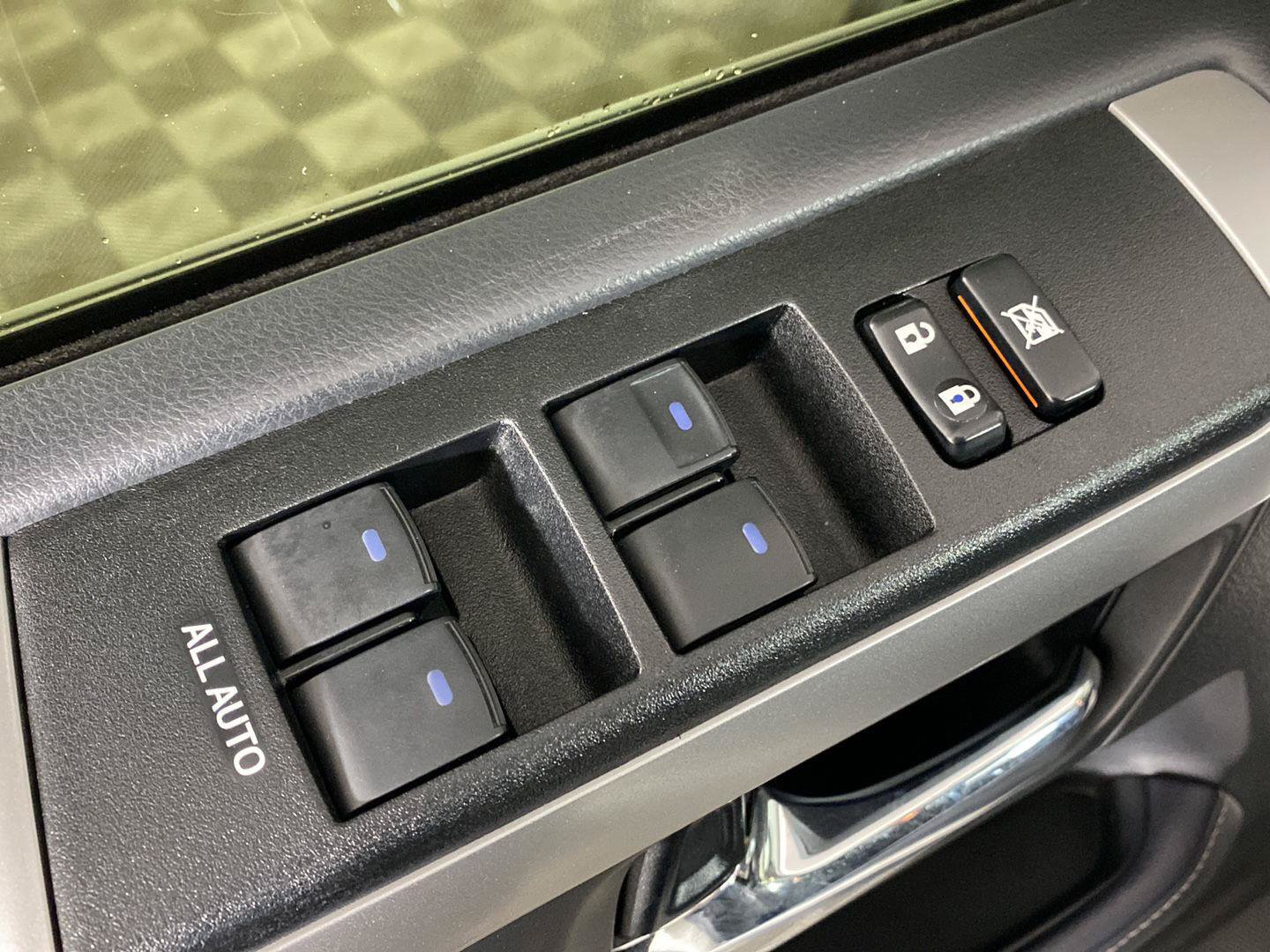 Used 2022 Toyota 4Runner SR5 Premium w/ Moonroof Package AWD/4WD image 17