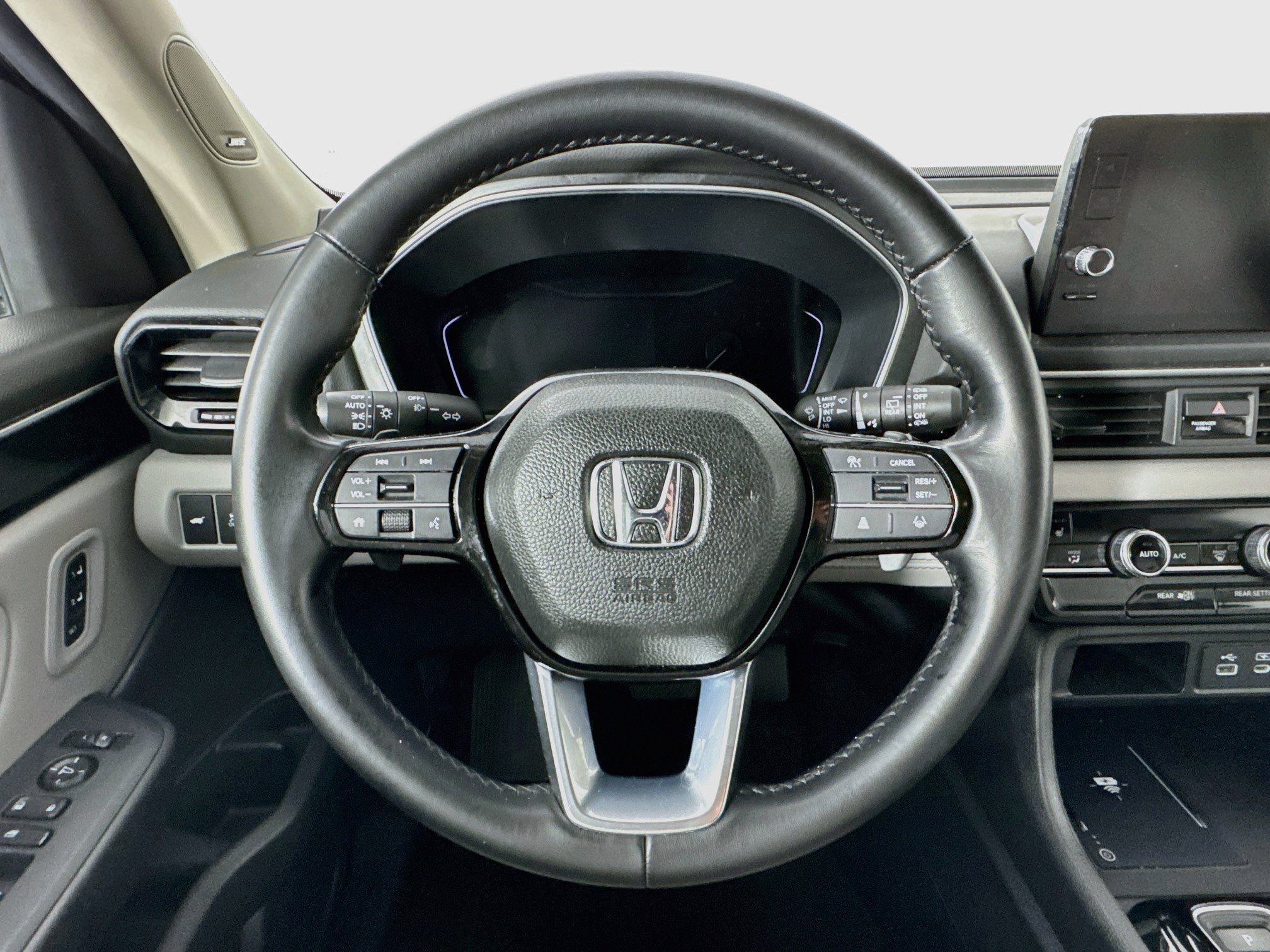 Certified 2025 Honda Pilot Touring image 11