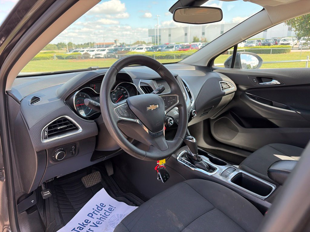 Used 2017 Chevrolet Cruze LT FWD image 42