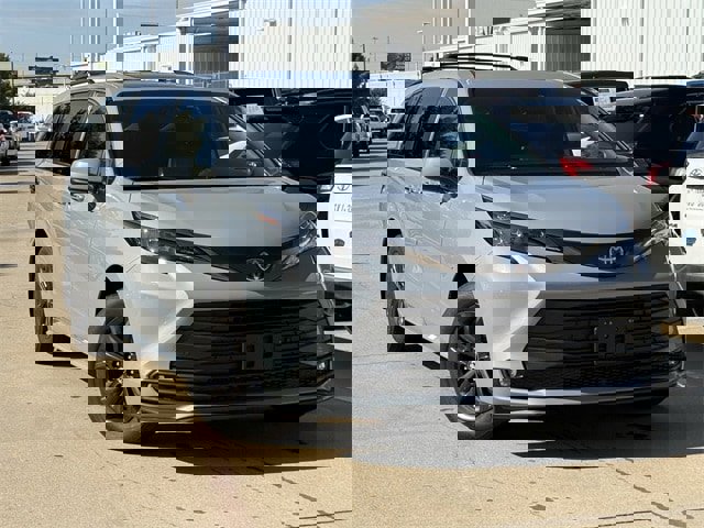 Used 2024 Toyota Sienna XLE Woodland Edition