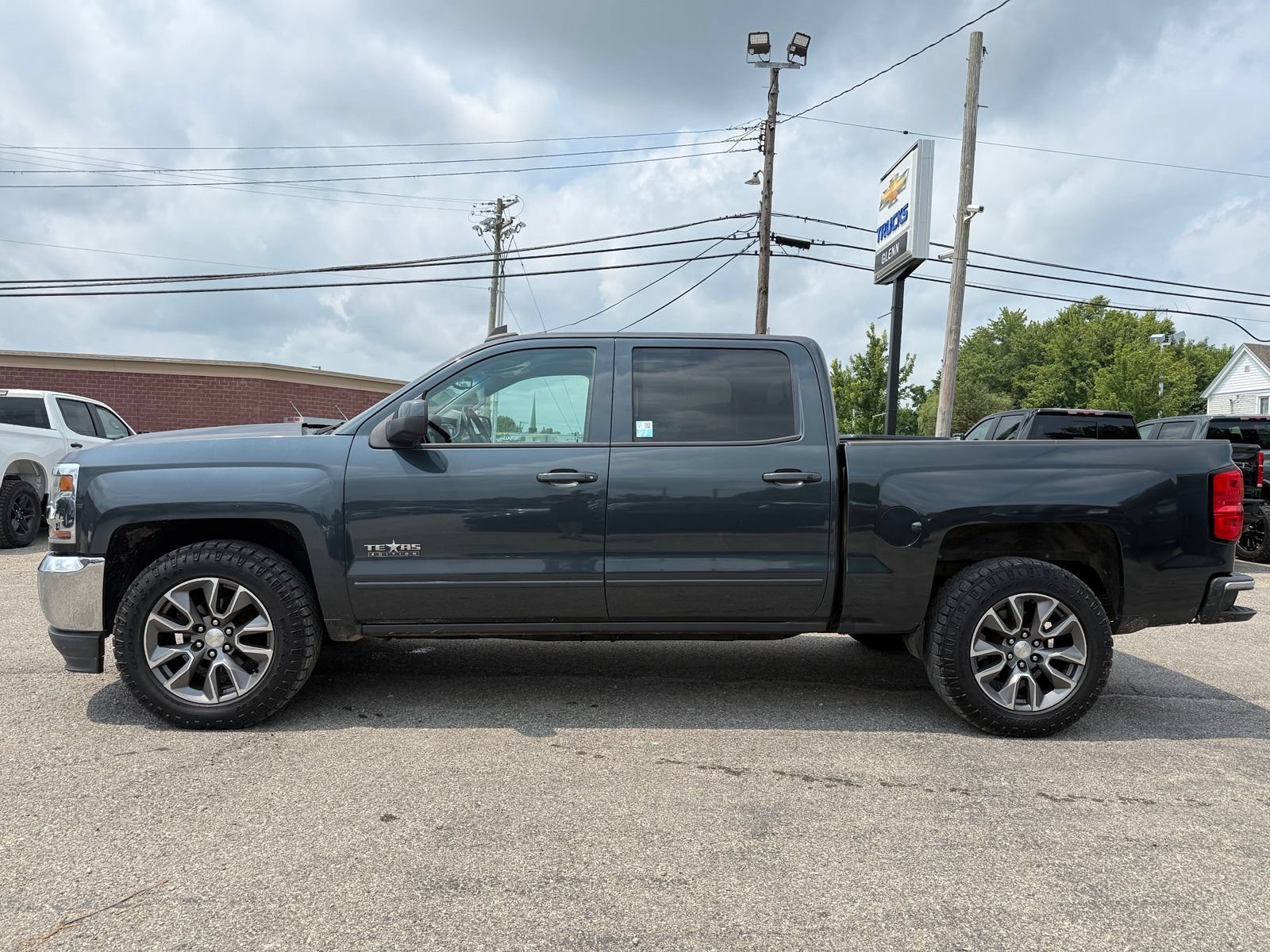 Used 2017 Chevrolet Silverado 1500 LT w/ Texas Edition RWD image 4
