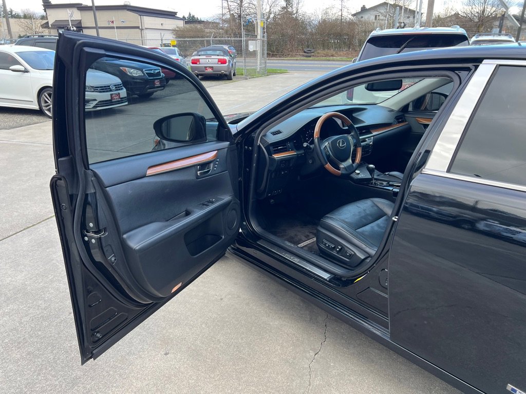 Used 2013 Lexus ES 300h w/ Luxury Pkg FWD image 10