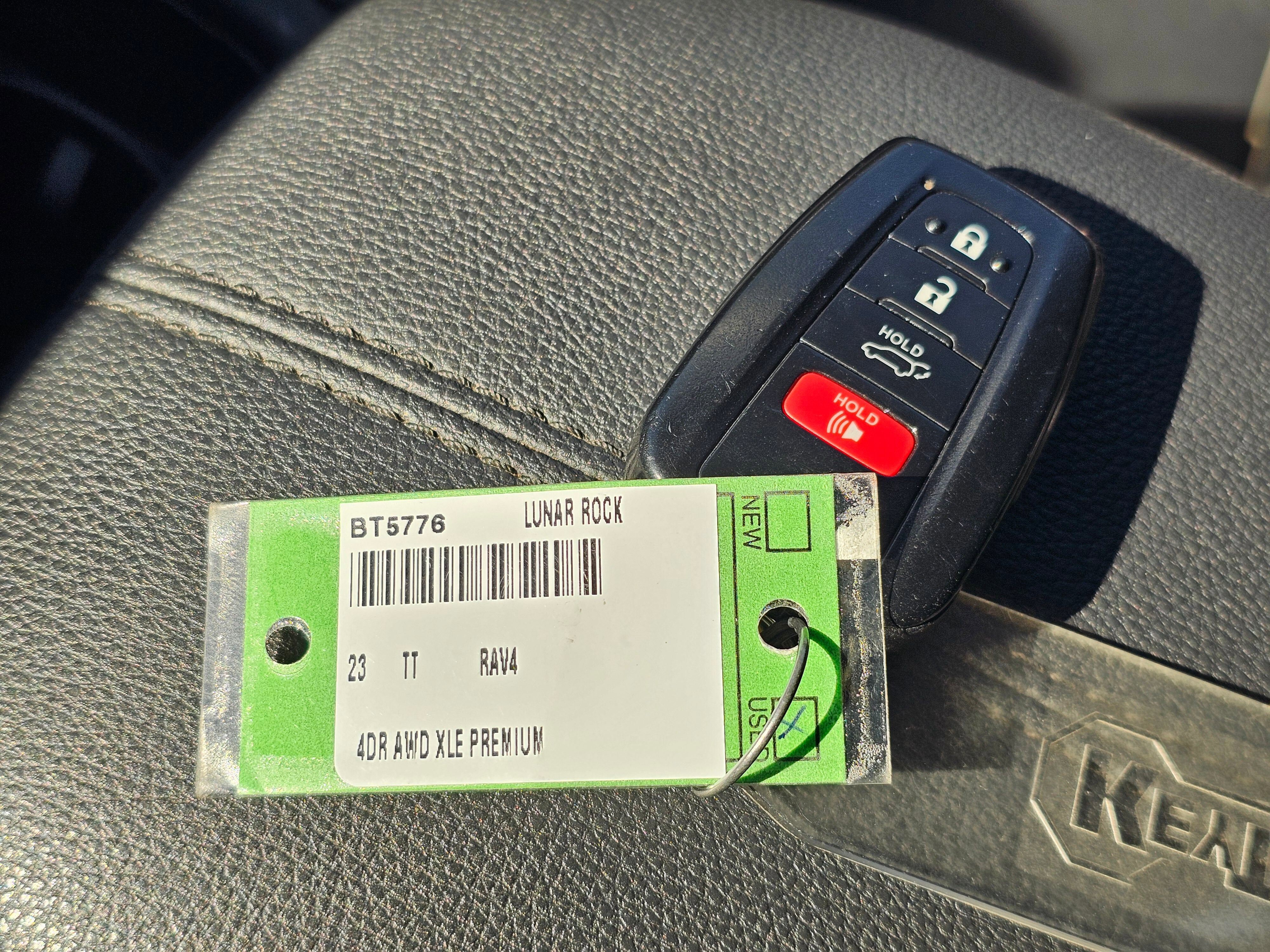 Used 2023 Toyota RAV4 XLE Premium image 32