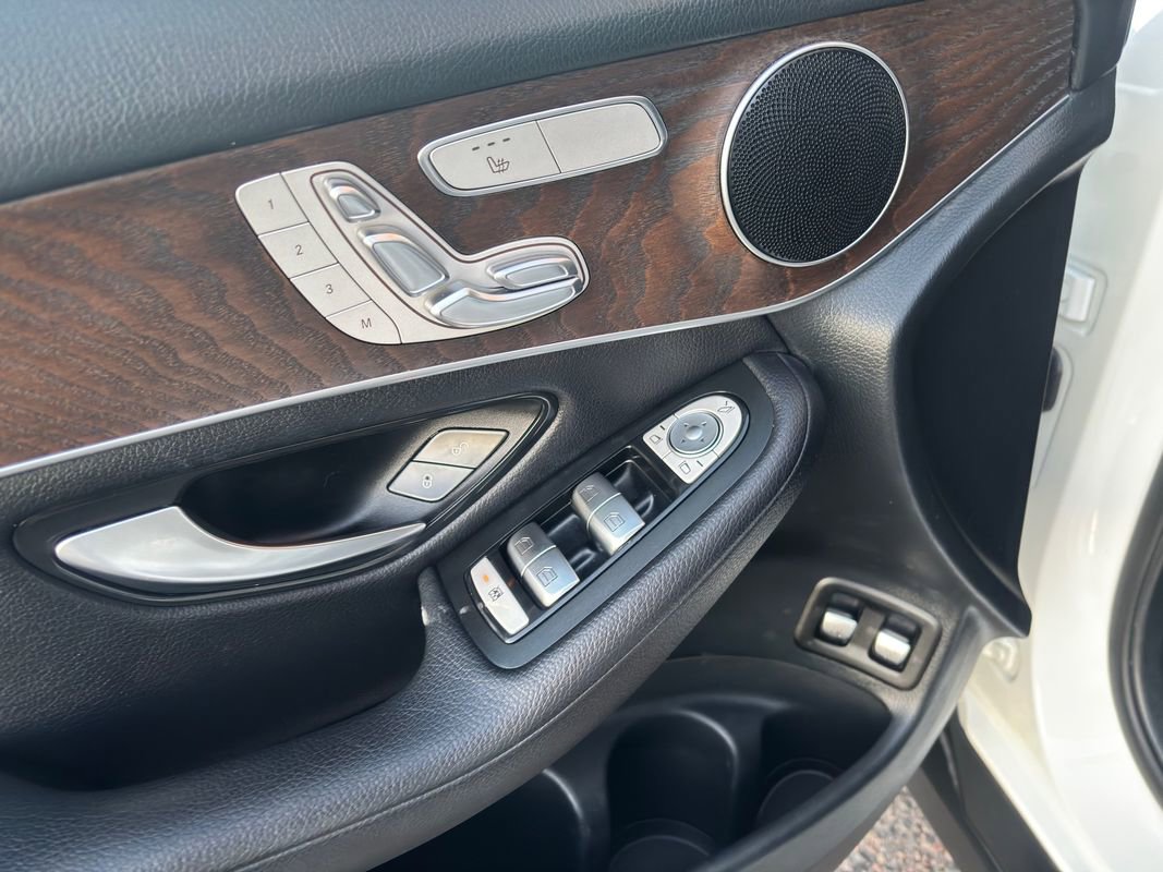 Used 2019 Mercedes-Benz GLC 350e 4MATIC image 15