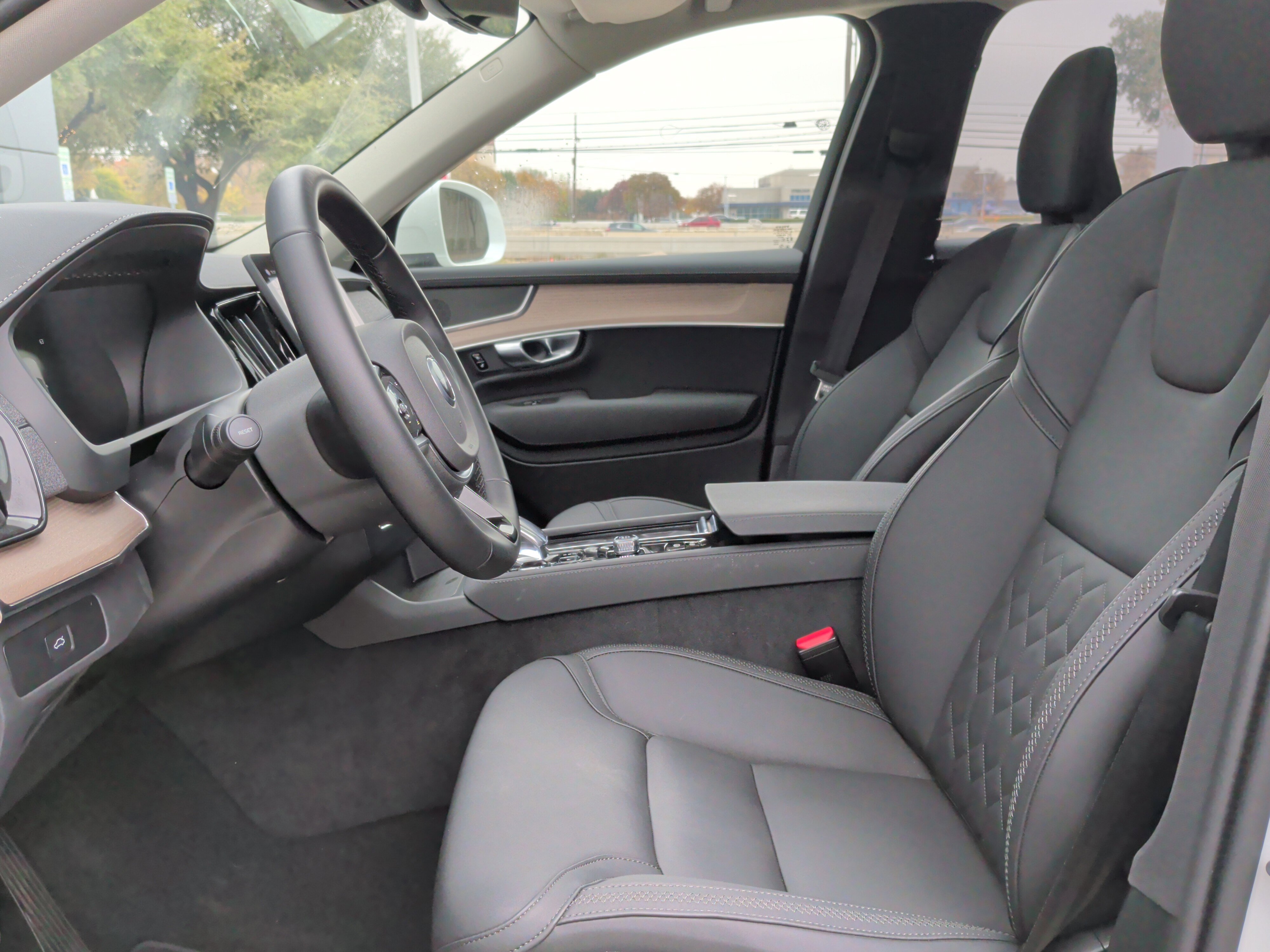 Used 2025 Volvo XC90 B6 Plus image 17