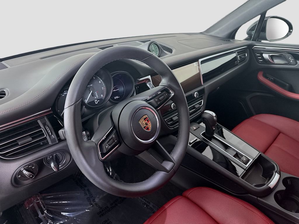 Certified 2026 Porsche Macan image 4