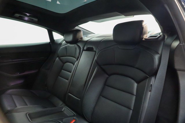 Used 2021 Porsche Taycan 4S w/ Premium Package image 18