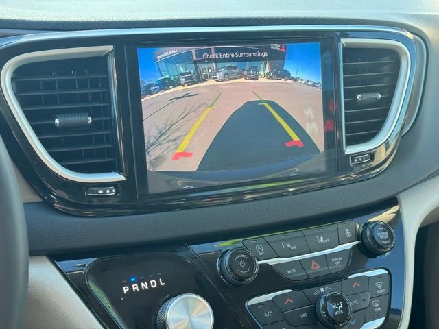 Used 2023 Chrysler Pacifica Touring-L image 29