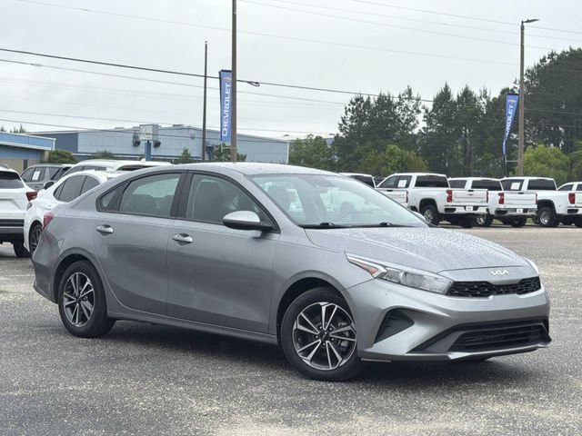 Used 2024 Kia Forte LXS FWD image 3