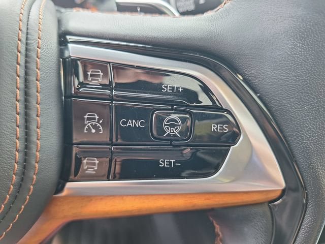 Used 2023 Jeep Grand Cherokee L Summit AWD/4WD image 23