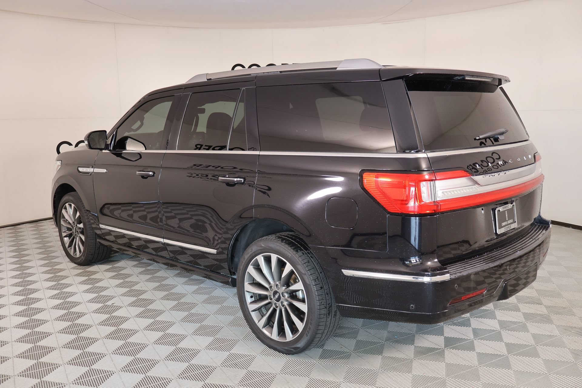 Used 2020 Lincoln Navigator Reserve AWD/4WD image 25