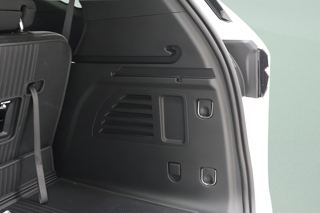 New 2027 Chevrolet Traverse LT w/ Driver Confidence Package FWD image 27