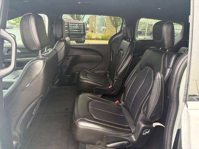 Used 2025 Chrysler Pacifica Select FWD image 13