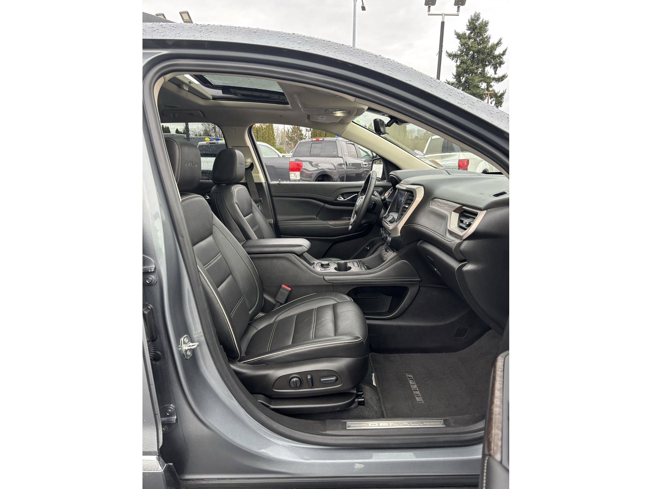 Used 2022 GMC Acadia Denali image 9