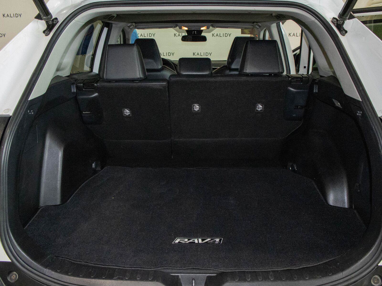 Used 2019 Toyota RAV4 XLE Premium FWD image 24