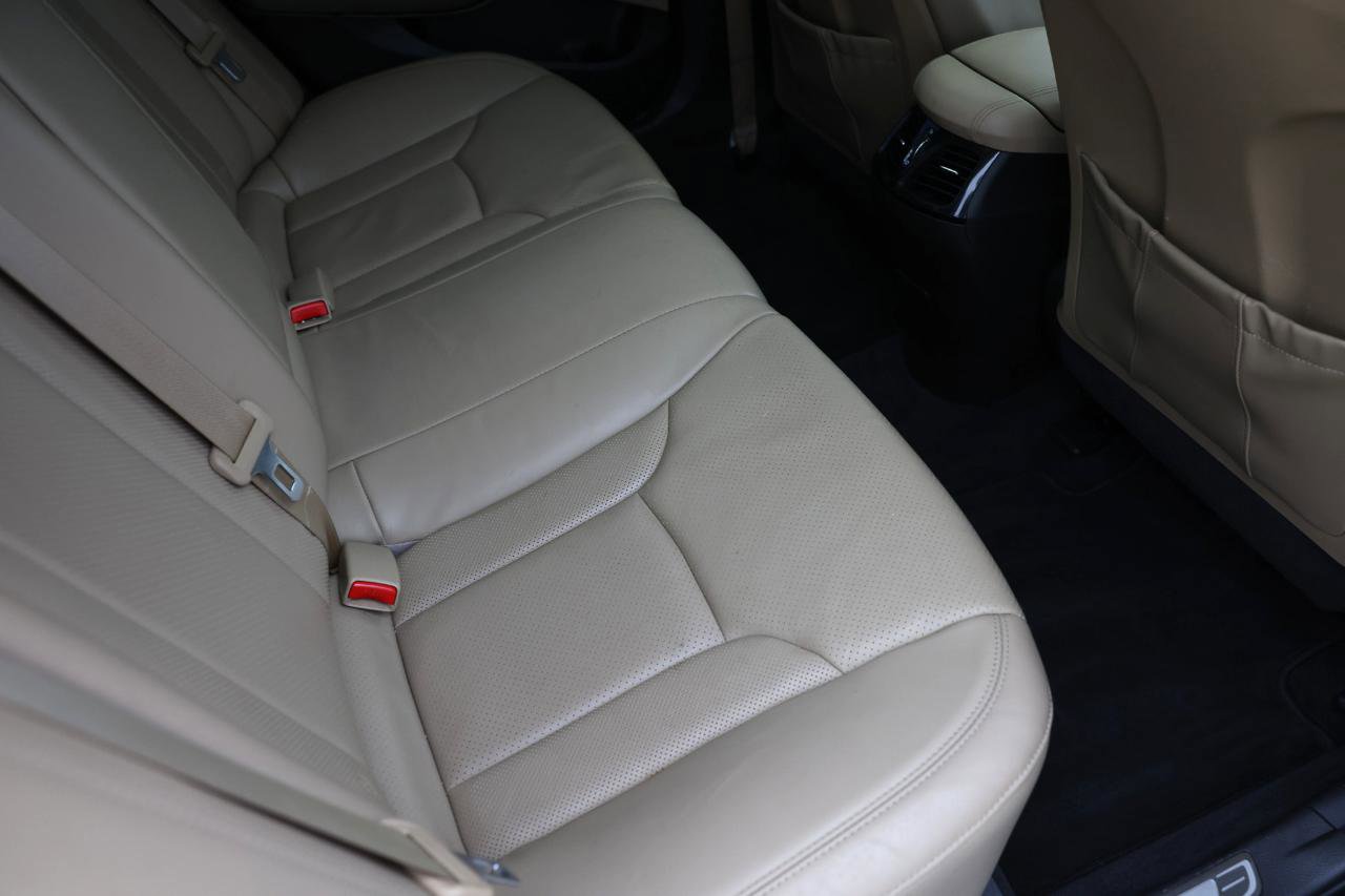 Used 2013 Hyundai Azera w/ Technology Pkg image 12