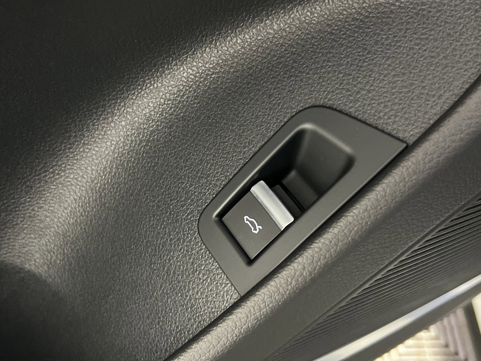 Used 2022 Audi SQ8 Prestige image 32