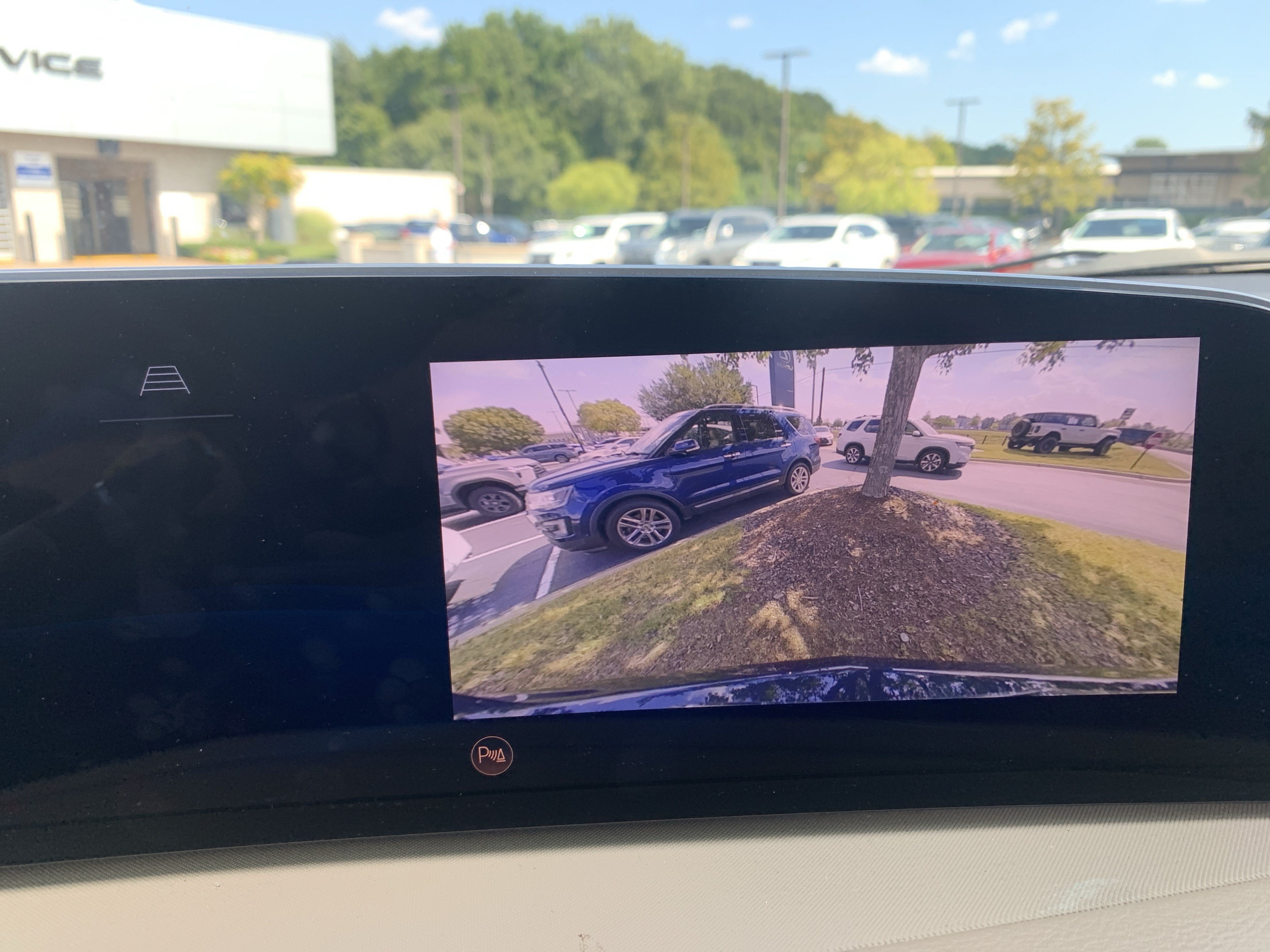 Used 2024 Cadillac XT4 Luxury w/ Cold Weather Package FWD image 25