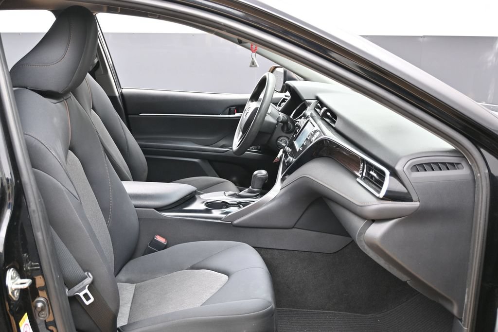 Used 2018 Toyota Camry LE FWD image 30