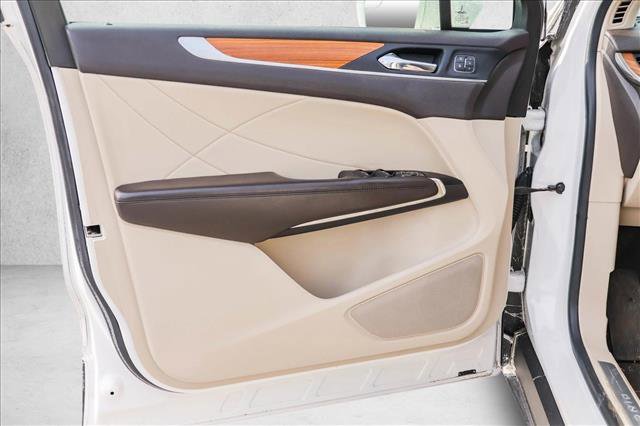 Used 2019 Lincoln MKC Select image 12