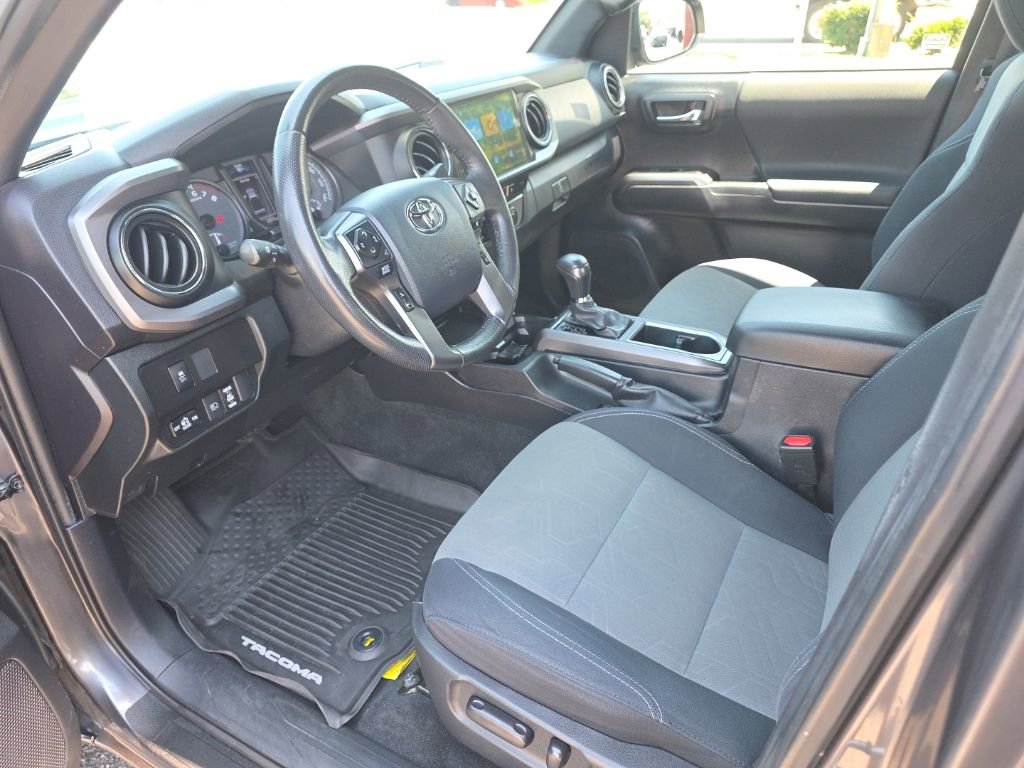 Used 2020 Toyota Tacoma TRD Sport w/ TRD Premium Sport Package AWD/4WD image 9