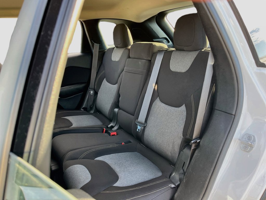 Used 2017 Jeep Cherokee Sport FWD image 21