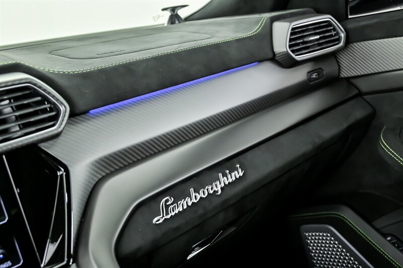 Used 2024 Lamborghini Urus Performante AWD/4WD image 36