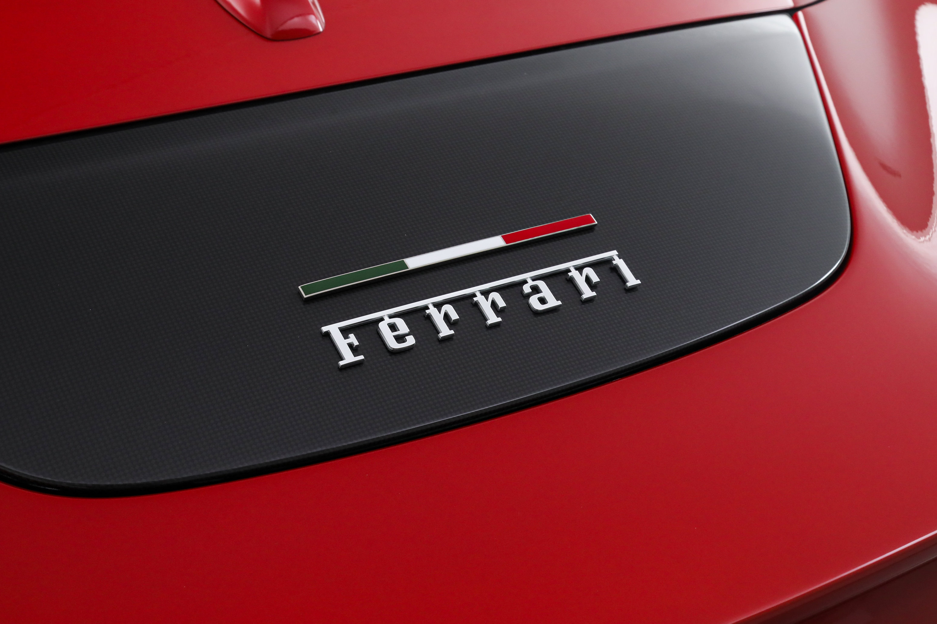 Certified 2025 Ferrari Roma Spider RWD image 19