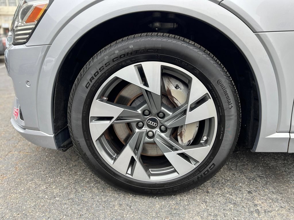 Used 2022 Audi e-tron Premium AWD/4WD image 9