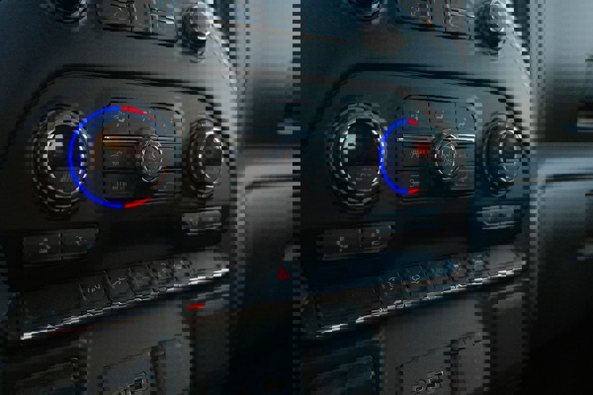 Used 2021 Chevrolet Silverado 1500 LT image 19