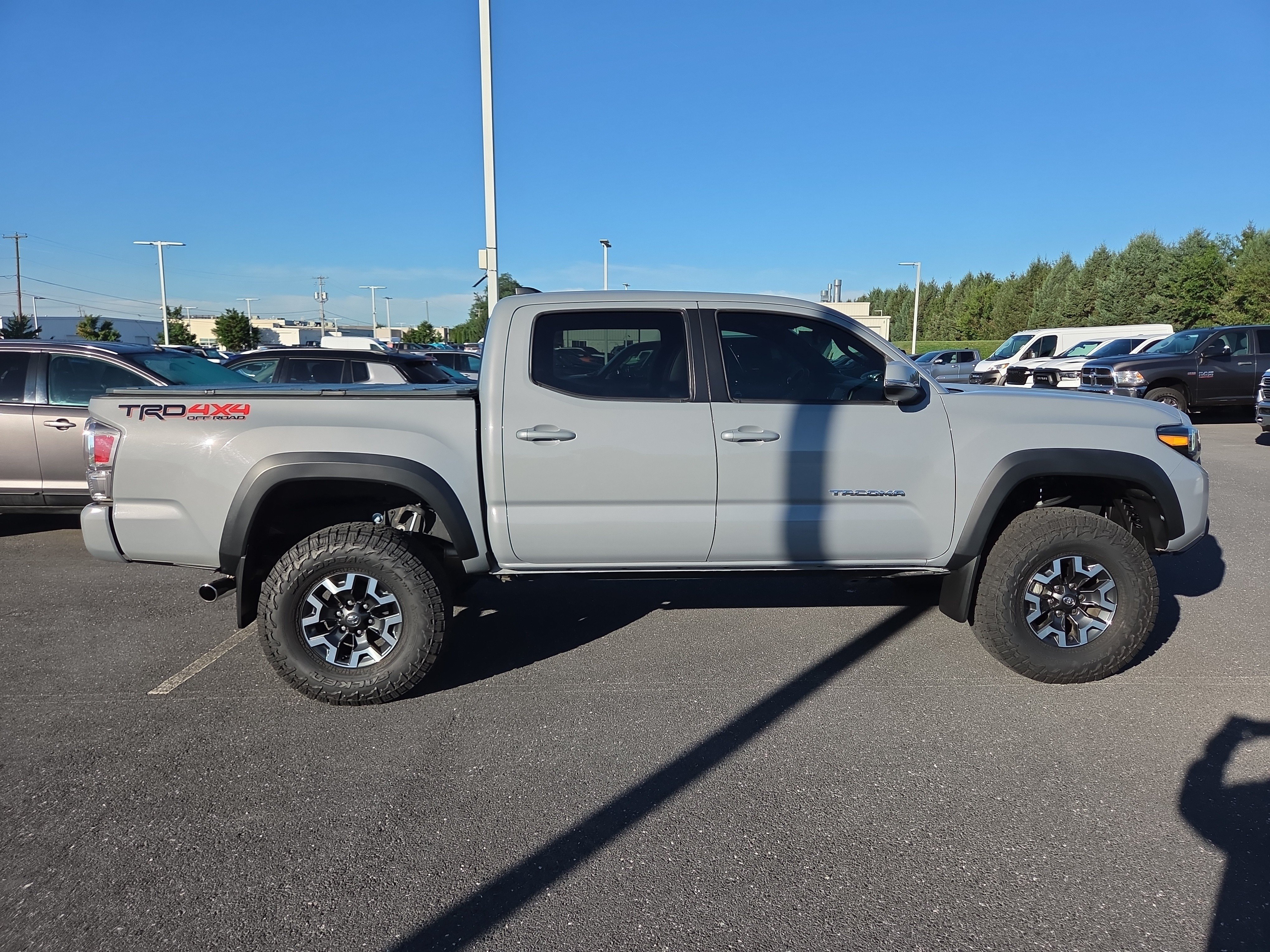 Used 2021 Toyota Tacoma TRD Off-Road w/ TRD Premium Off Road Package AWD/4WD image 18