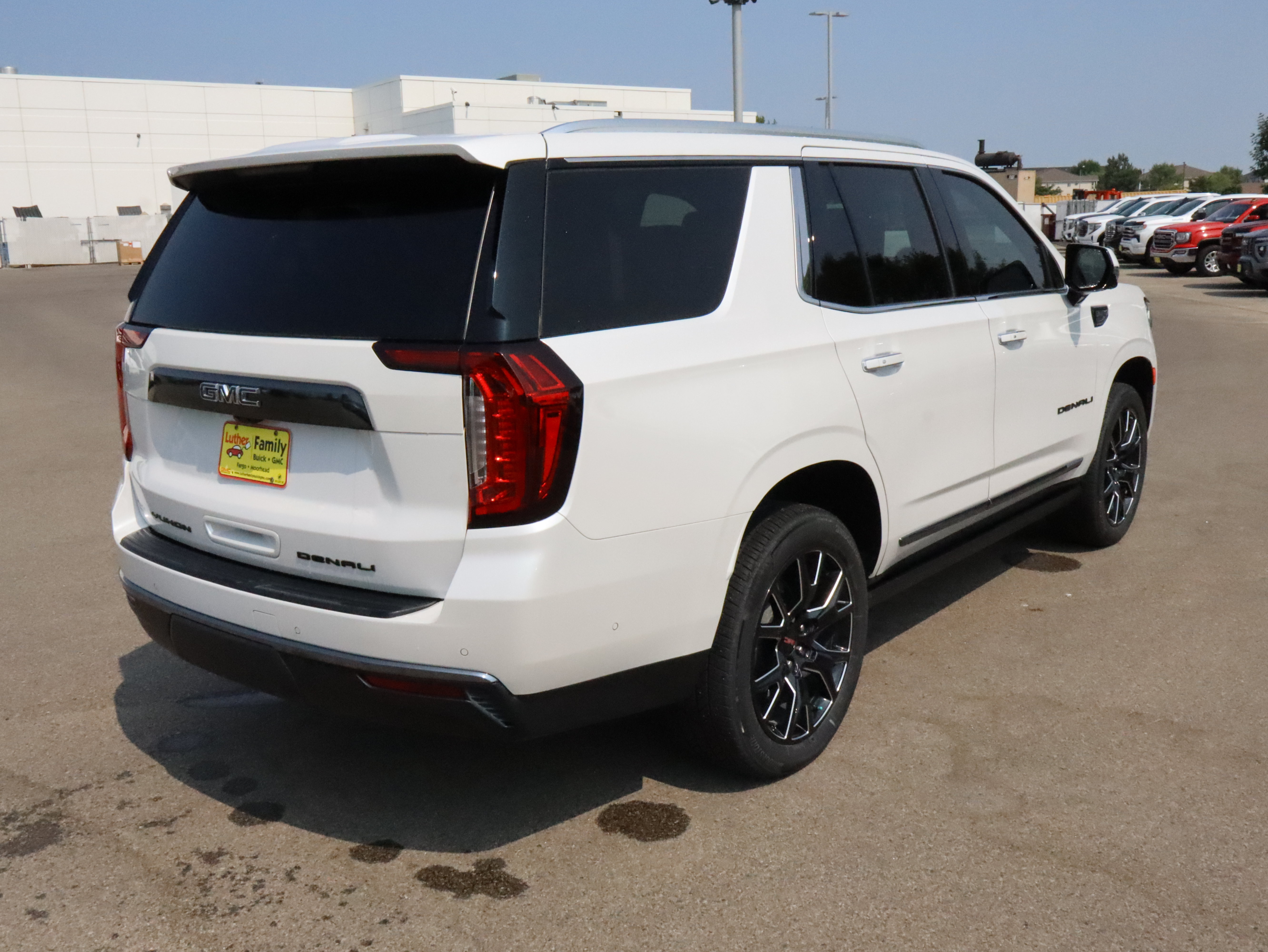 Used 2024 GMC Yukon Denali Ultimate AWD/4WD image 7