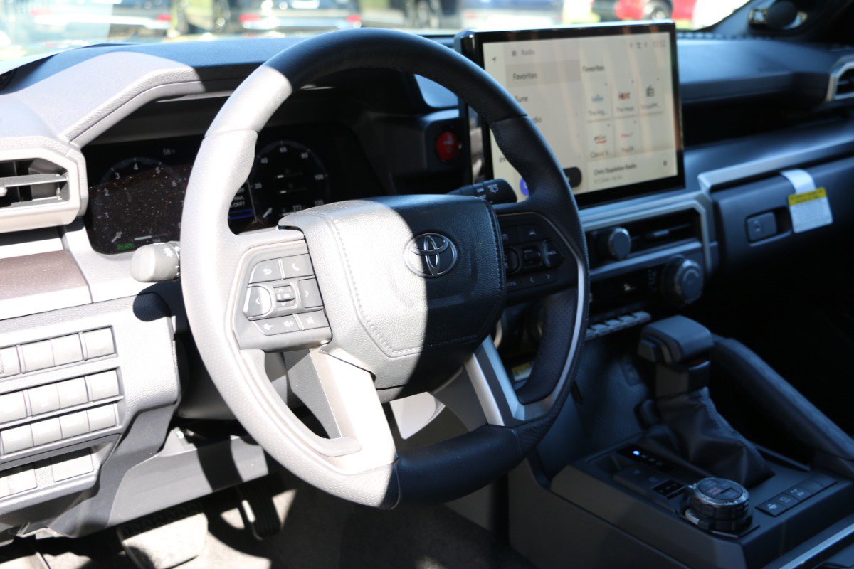 Used 2025 Toyota 4Runner TRD Off-Road image 19
