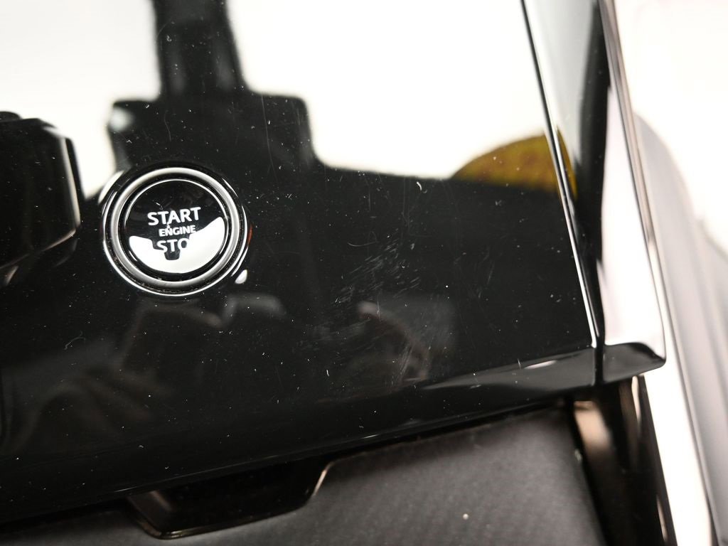 Used 2025 Land Rover Range Rover Sport SV Edition Two image 38