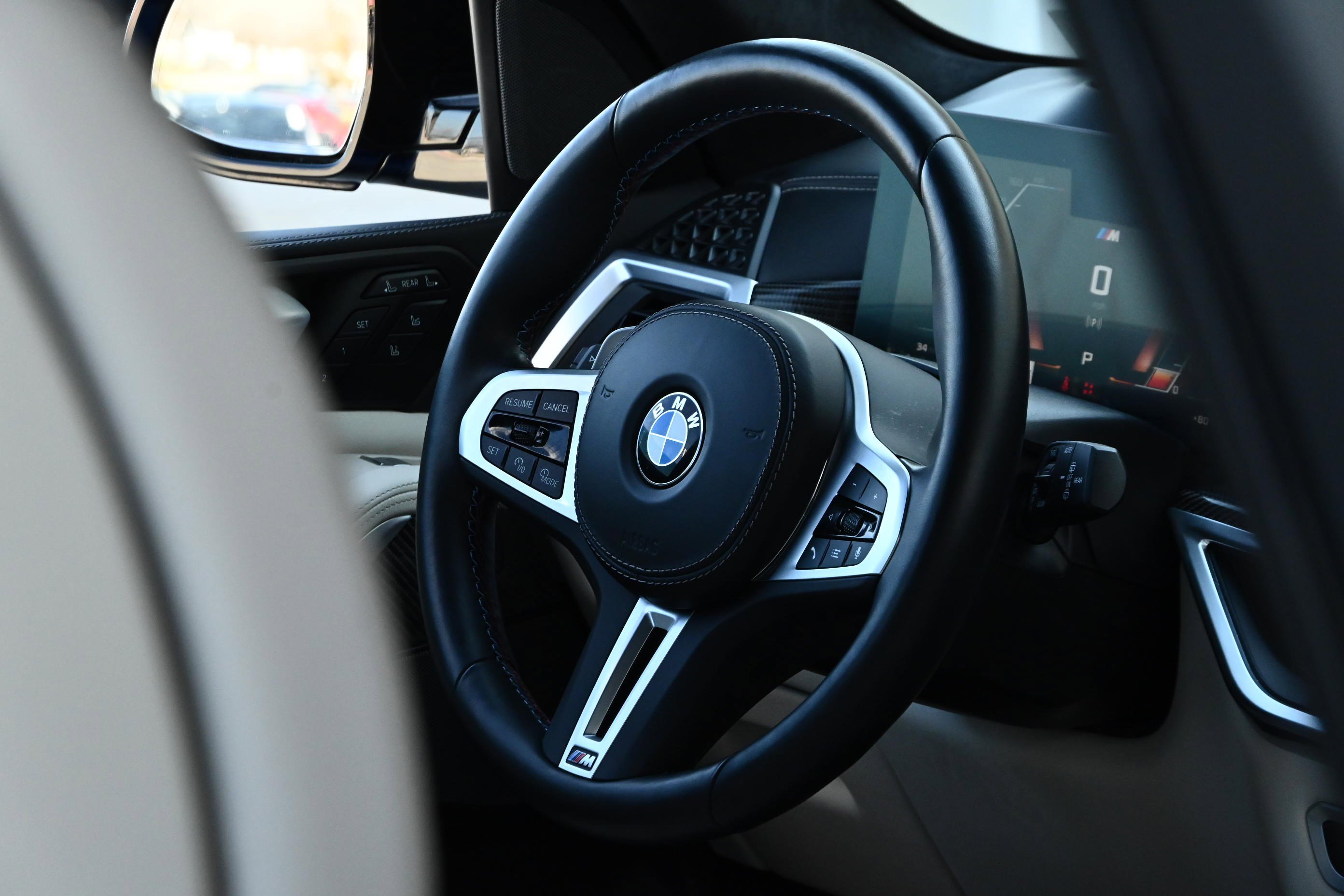 Used 2024 BMW X7 M60i w/ Executive Package image 25