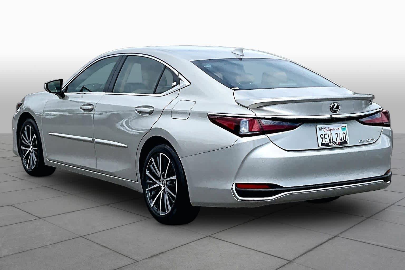 Used 2023 Lexus ES 300h w/ Premium Package FWD image 11