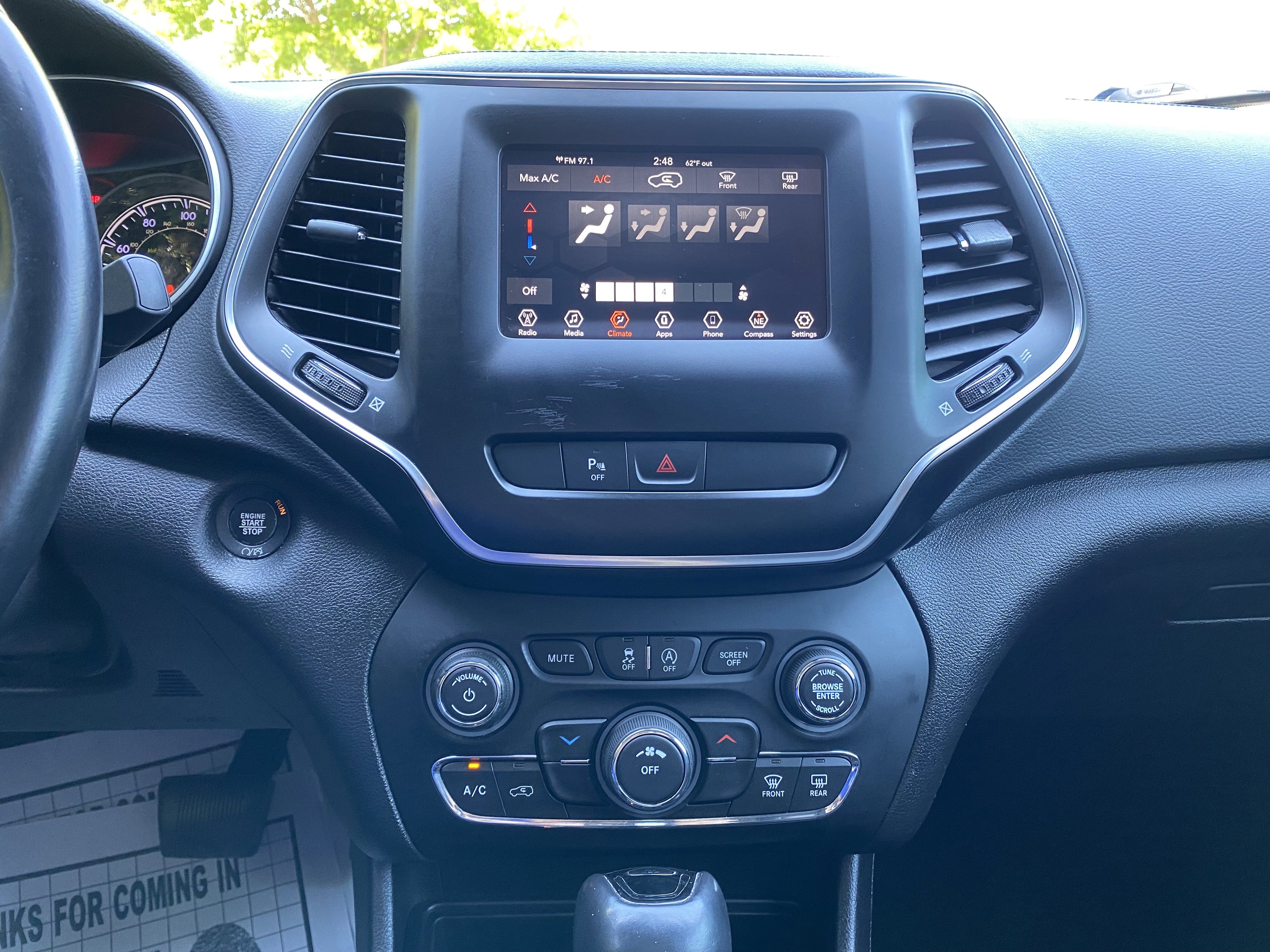 Used 2019 Jeep Cherokee Latitude Plus image 25