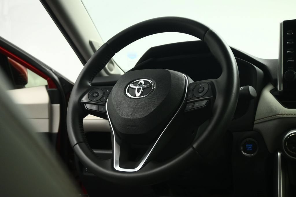 Used 2022 Toyota RAV4 XLE Premium FWD image 39