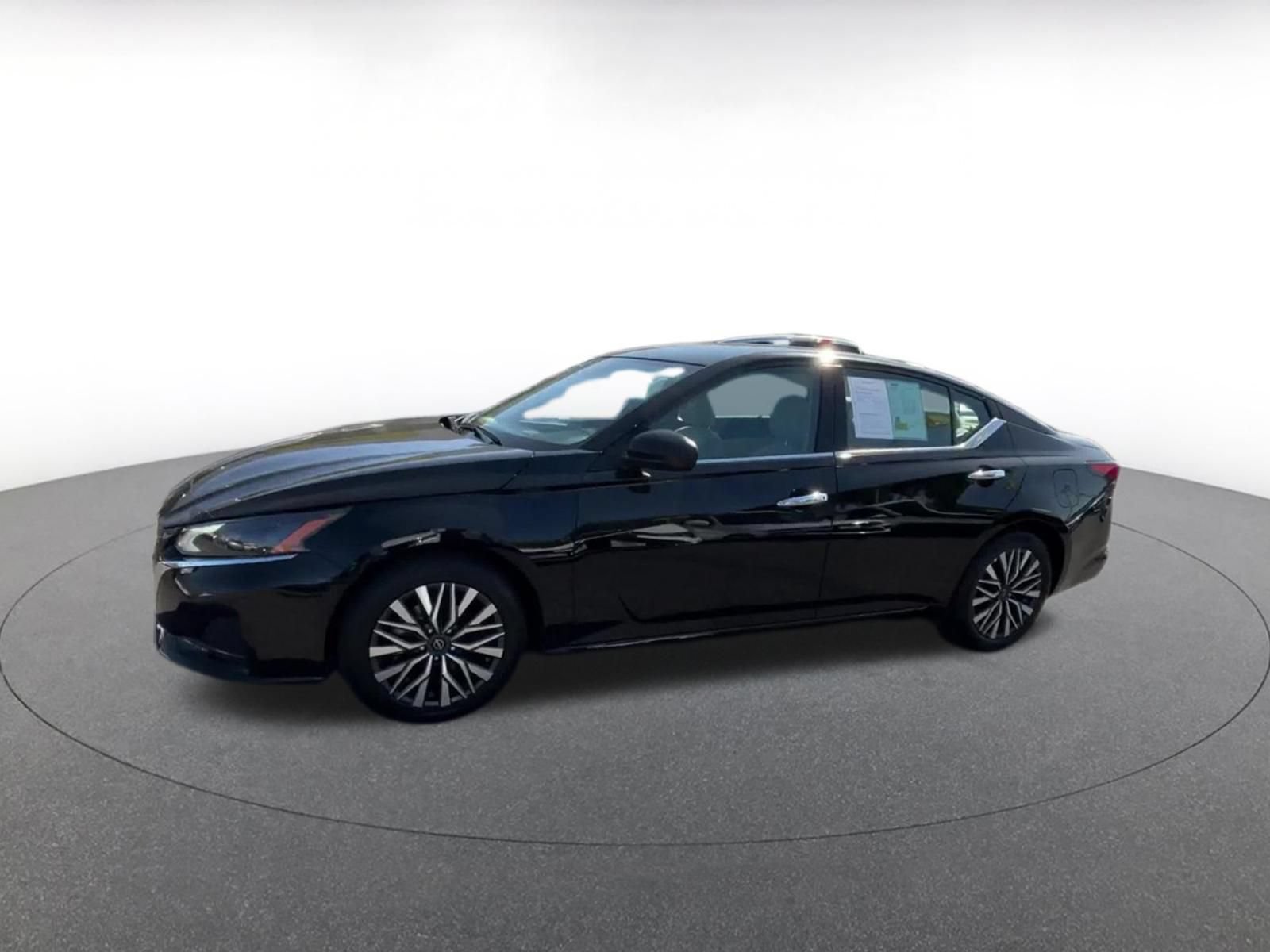 Used 2025 Nissan Altima 2.5 SV FWD image 7