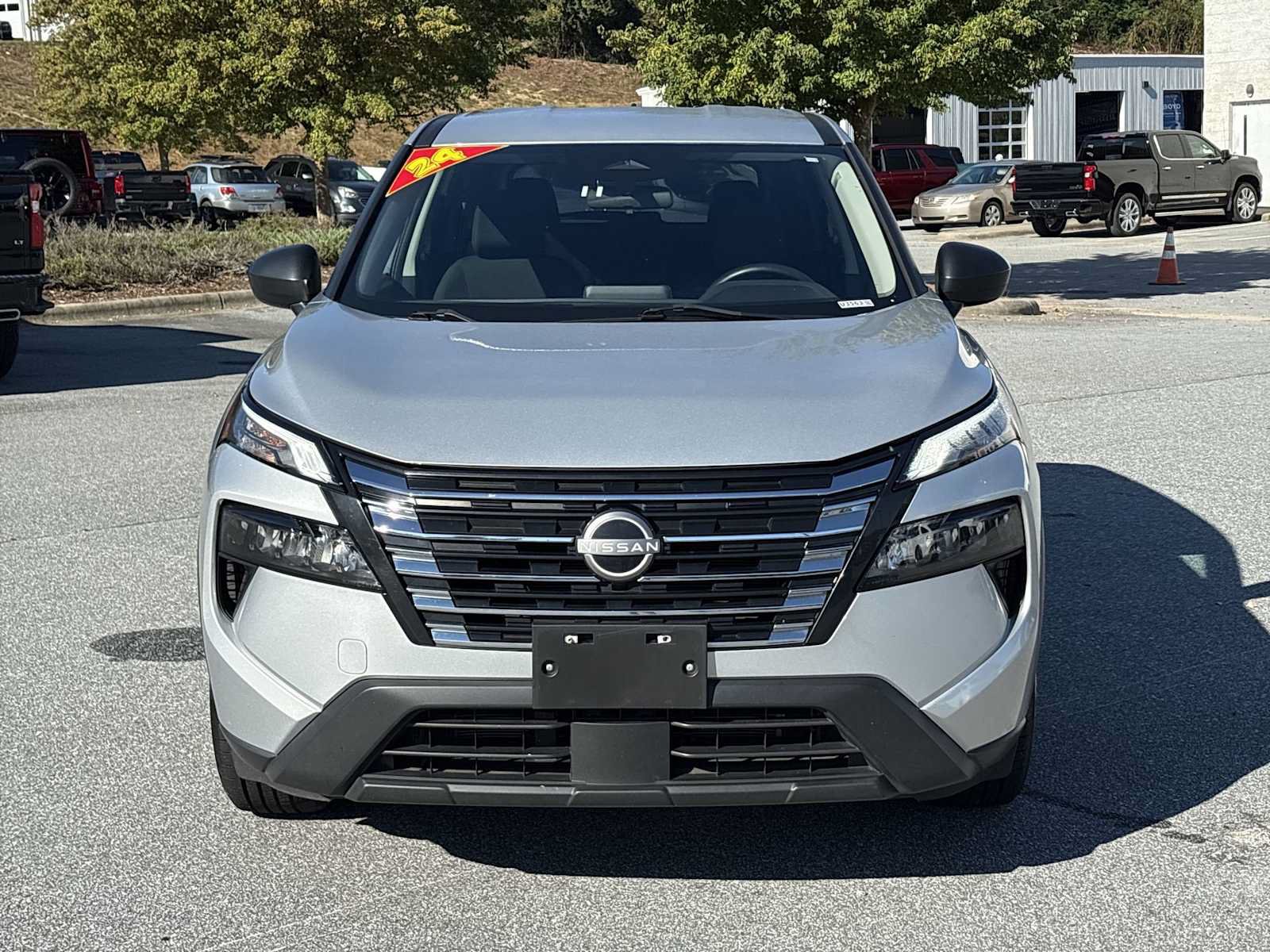 Used 2024 Nissan Rogue S AWD/4WD image 3