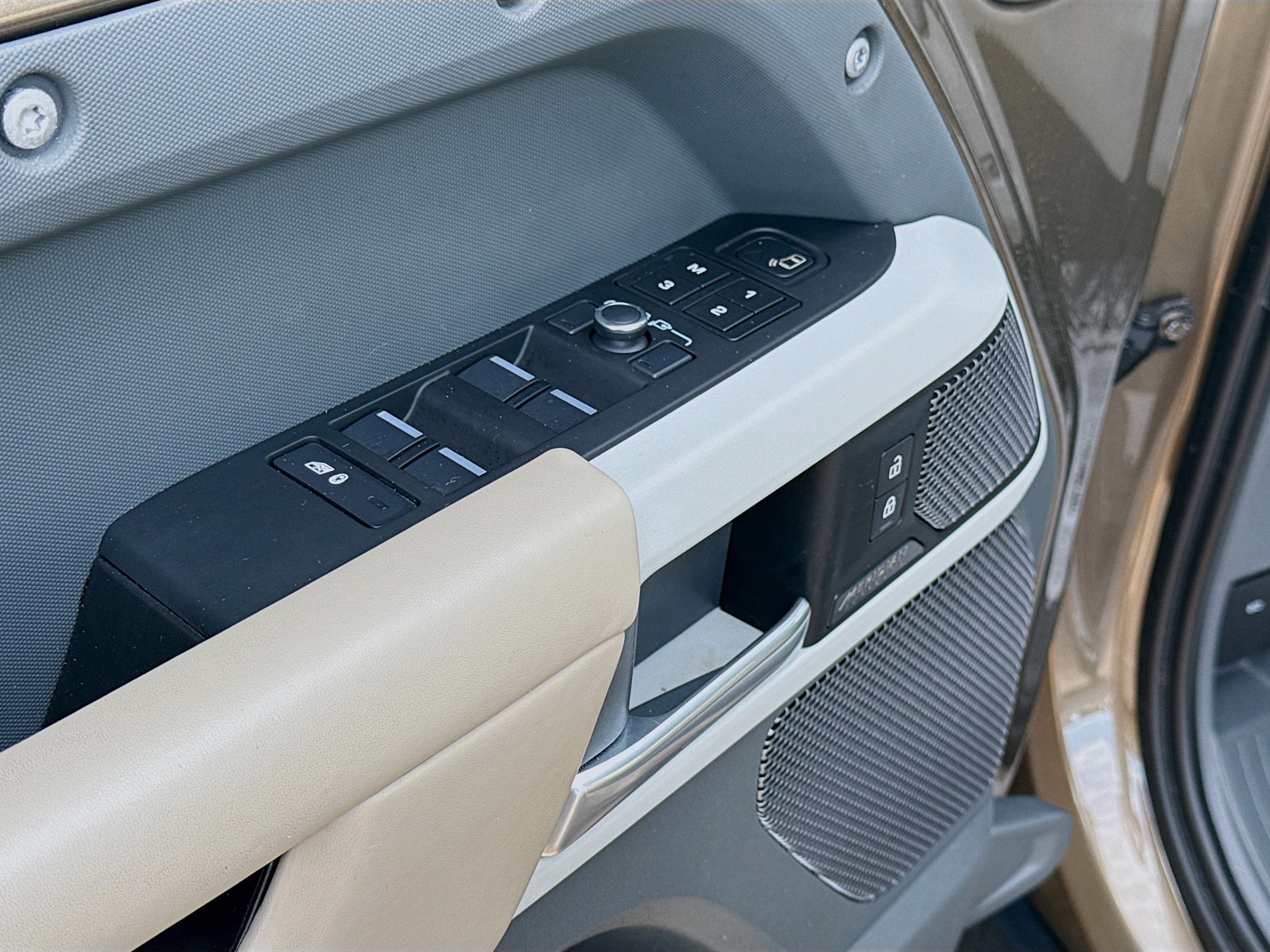 Certified 2022 Land Rover Defender 110 XS Edition image 23