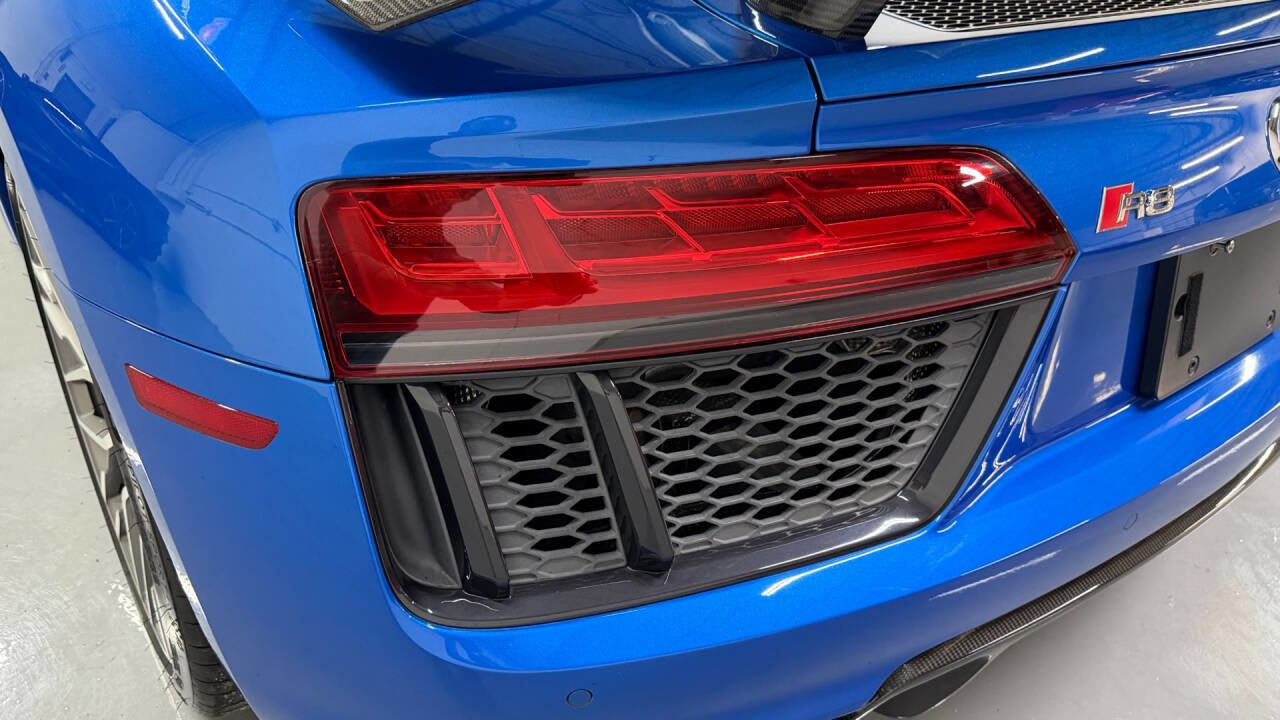 Used 2017 Audi R8 V10 plus w/ Full Leather Package image 26