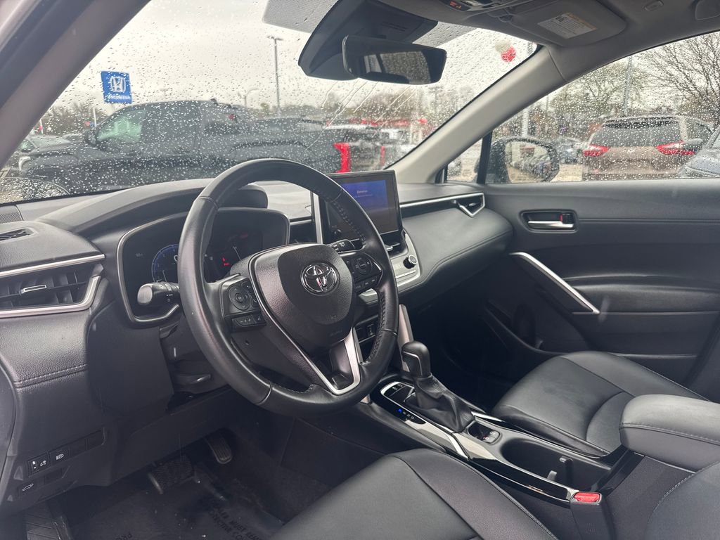 Used 2025 Toyota Corolla Cross XLE w/ Convenience Package AWD/4WD image 15