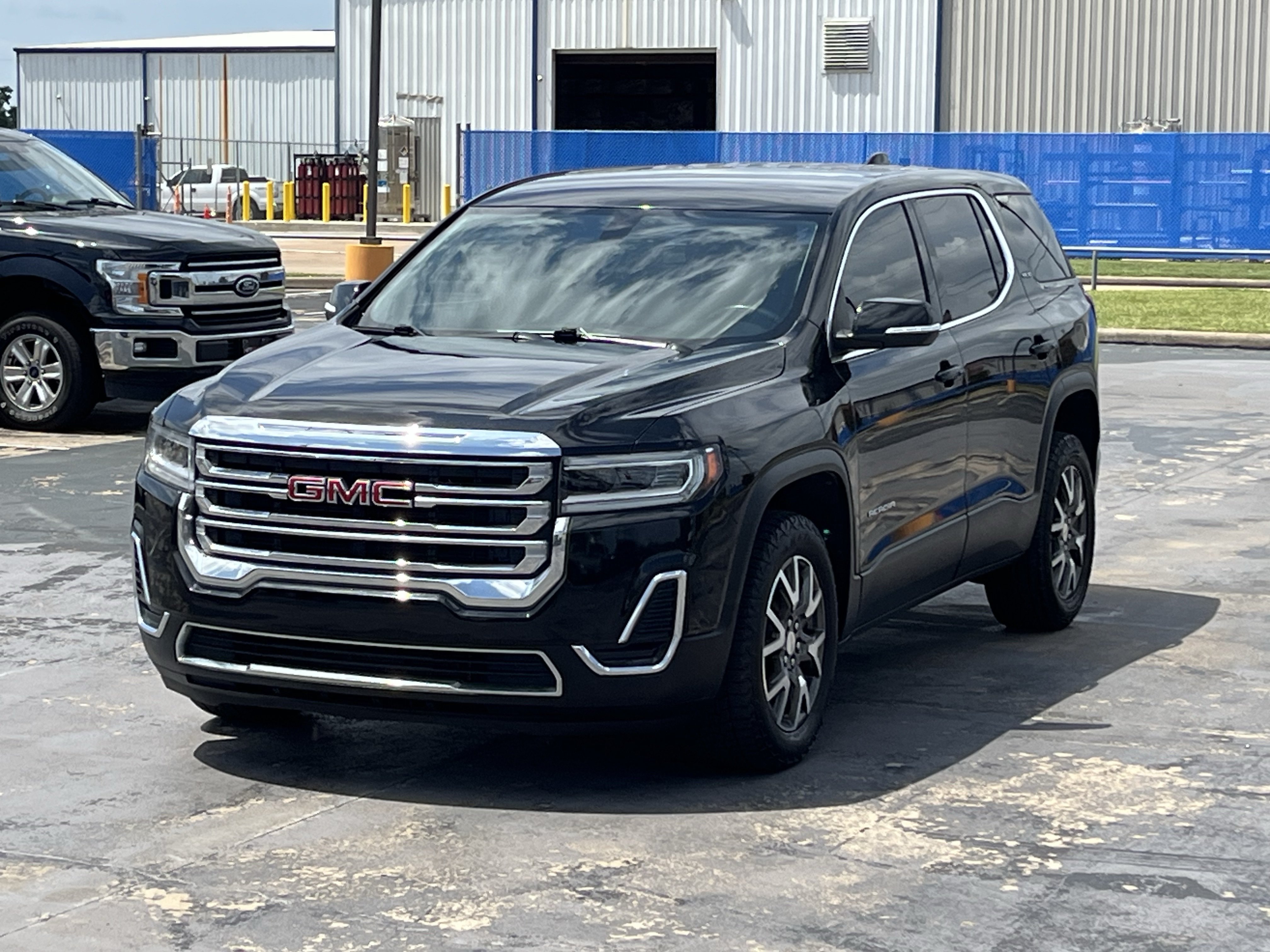 Used 2020 GMC Acadia SLE FWD image 3