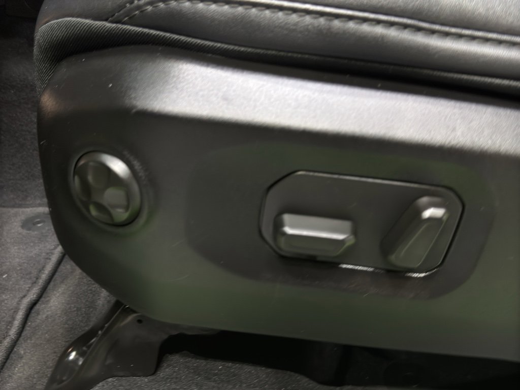 Used 2025 Jeep Wrangler Unlimited Rubicon w/ XTREMEE 35" Tire Package image 16