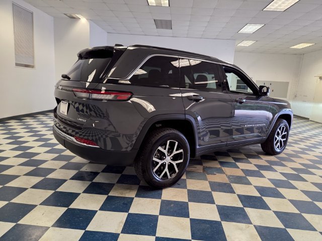 Used 2025 Jeep Grand Cherokee Limited RWD image 8