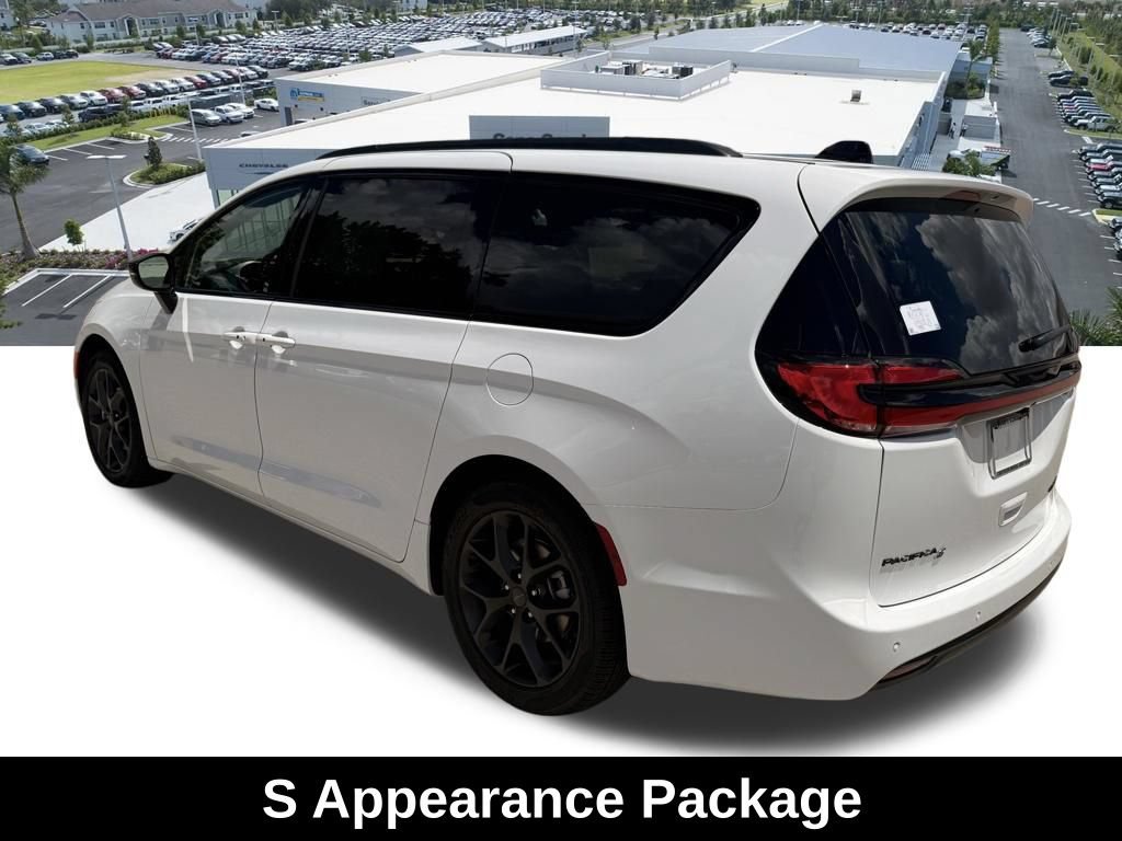 New 2027 Chrysler Pacifica Limited w/ S Appearance Package FWD image 6