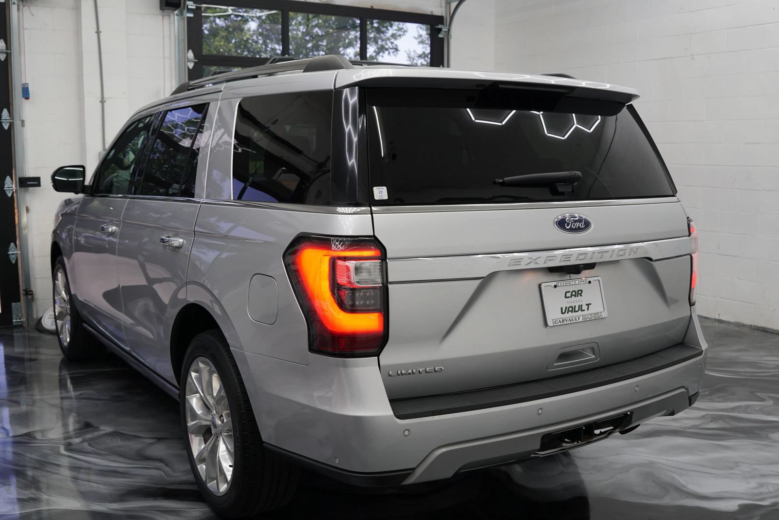 Used 2019 Ford Expedition Limited w/ Equipment Group 302A AWD/4WD image 14