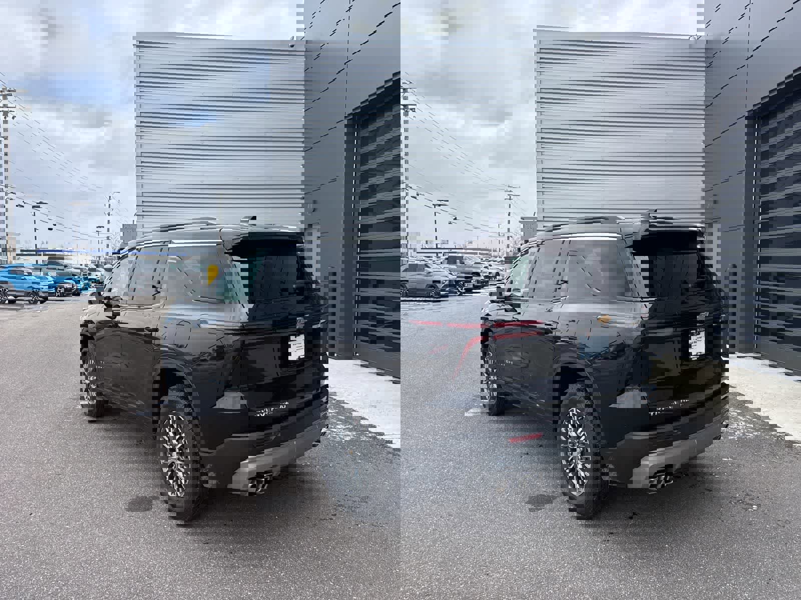 Used 2024 Chevrolet Traverse LT image 2